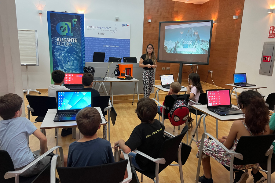 Se celebra el 4to taller de Alicante Futura Kids con el tema “DISEÑO E IMPRESIÓN 3D”