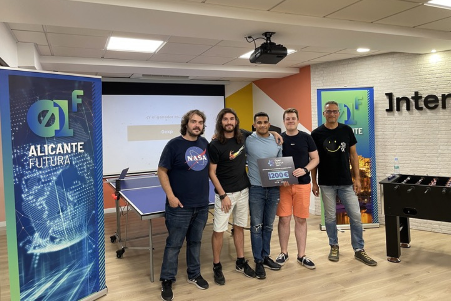 Lee más sobre el artículo The 0EXP team has won the Open Source Jam Alicante 2022 award.