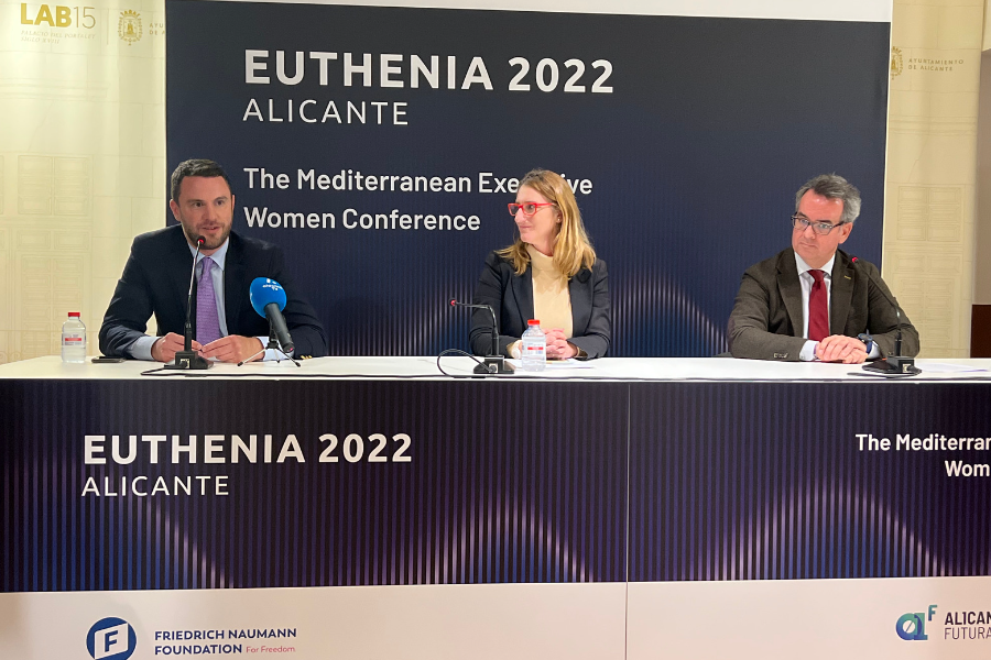 Lee más sobre el artículo <strong>Alicante Futura reúne a las mujeres tecnólogas del Mediterráneo en el primer congreso que conecta el talento femenino en la región </strong>