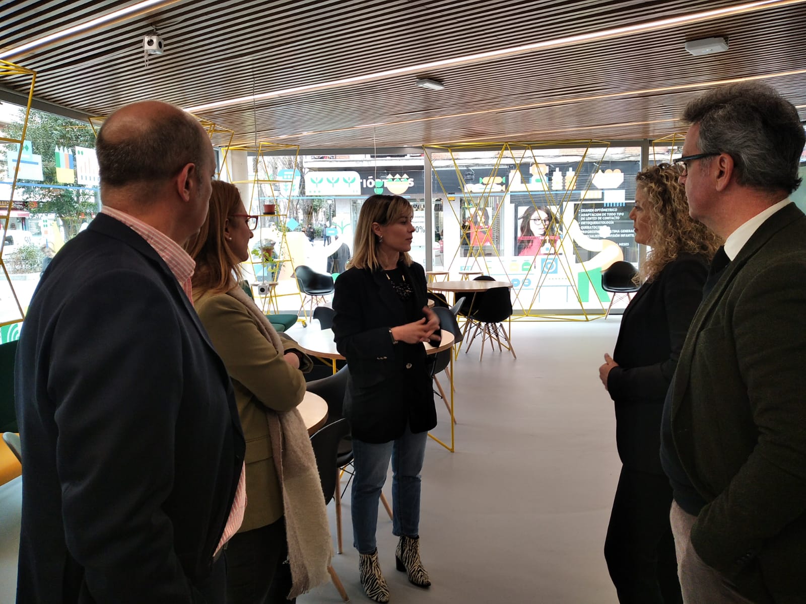 Mari Carmen de España, junto con el equipo municipal y Mercalicante visitan Madrid Food Innovation Hub.