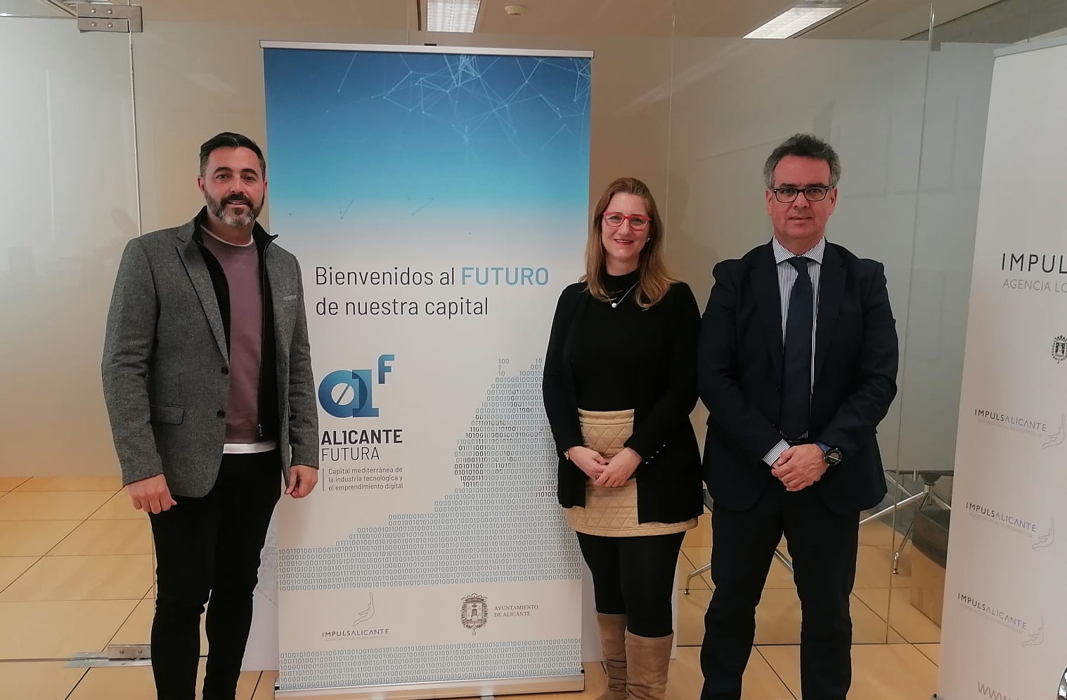 María del Carmen de España, city councilwoman of Employment and Promotion of the Alicante local goverment host in her office to the startup Leyendas Sport