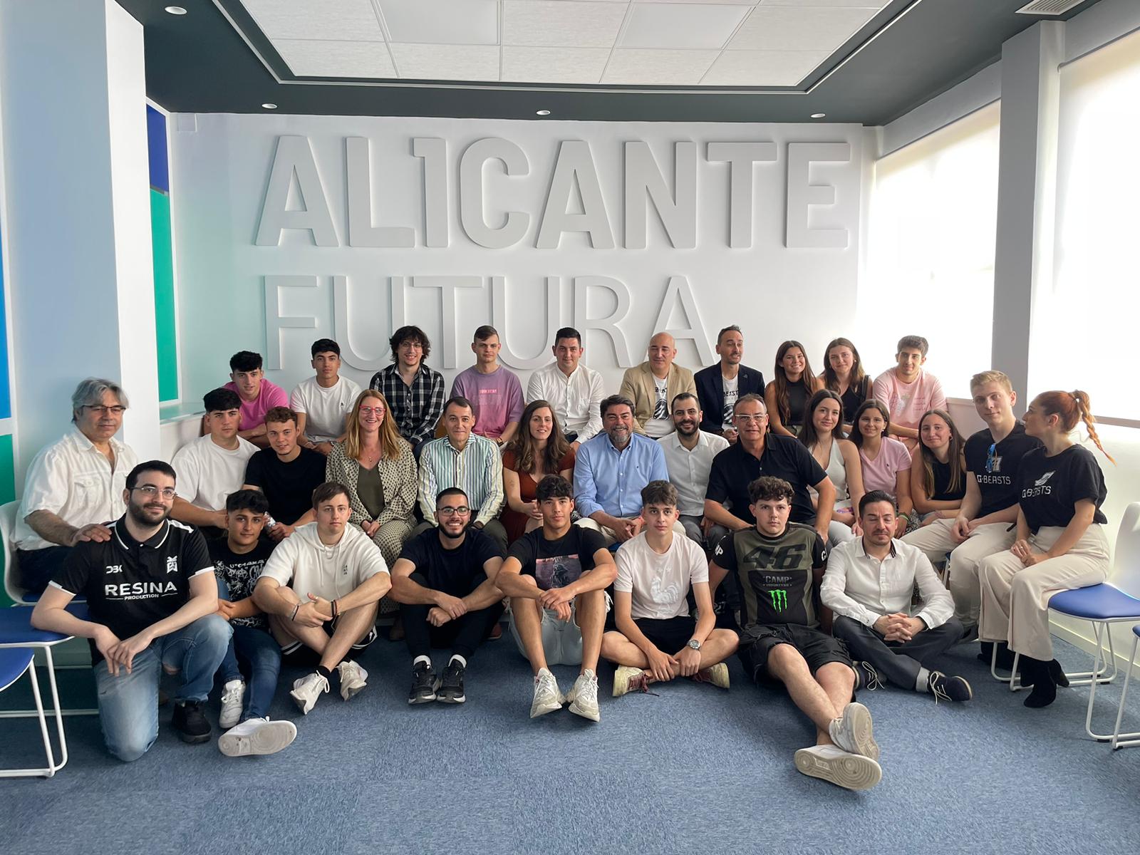 Alicante brings together the gamer community at a meeting between companies, experts and gamers