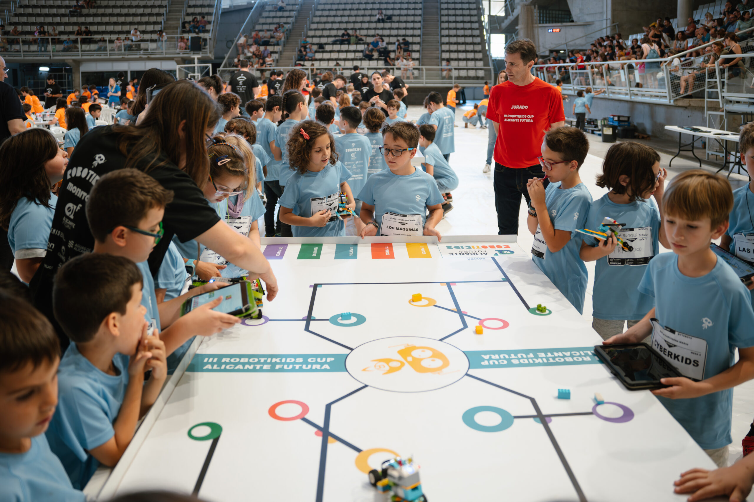 300 escolares participan en la III Copa Robotikids Alicante Futura que fomenta la innovación tecnológica